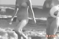 【胸チラ動画】水着で隠しきれない綺麗な乳首チラ (2)